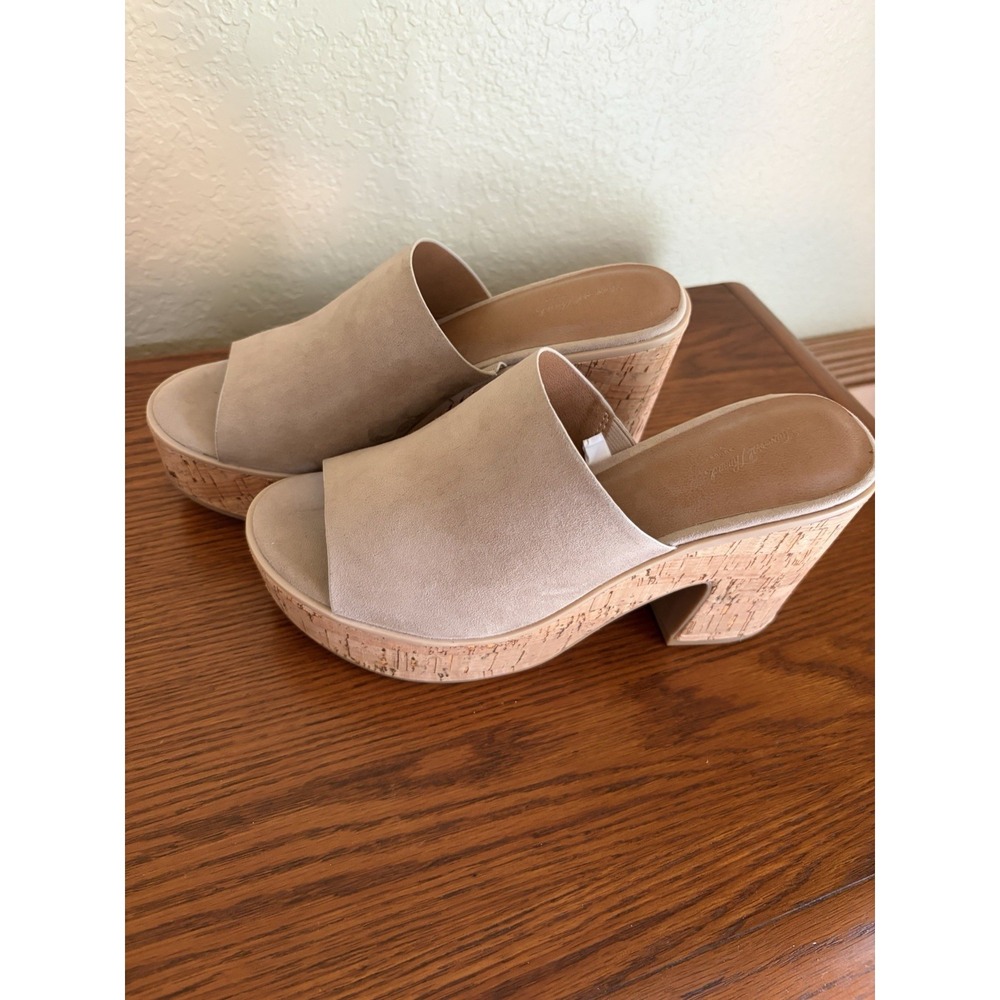 Women's Clove Round Toe Platform Heels - Universal Thread Natural 7.5